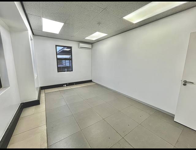 2,418M² WAREHOUSE TO LET IN NORTH RIDING